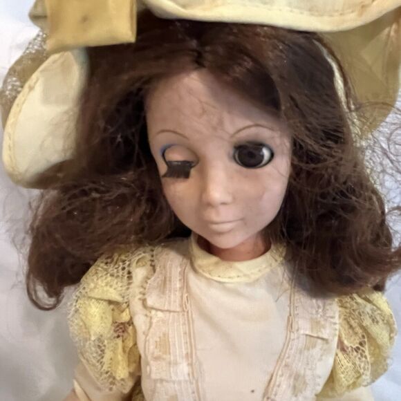 Vintage 1963 Eegee Brunette 15" Doll in Lace Dress Rooted Hair Sleepy Eyes Bride - Picture 2 of 12